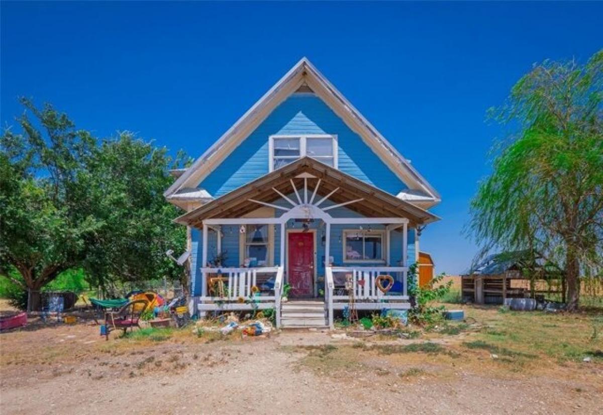 Picture of Home For Sale in Coupland, Texas, United States