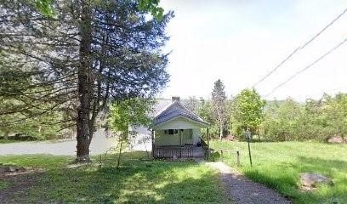 Picture of Home For Sale in Brownsville, Pennsylvania, United States