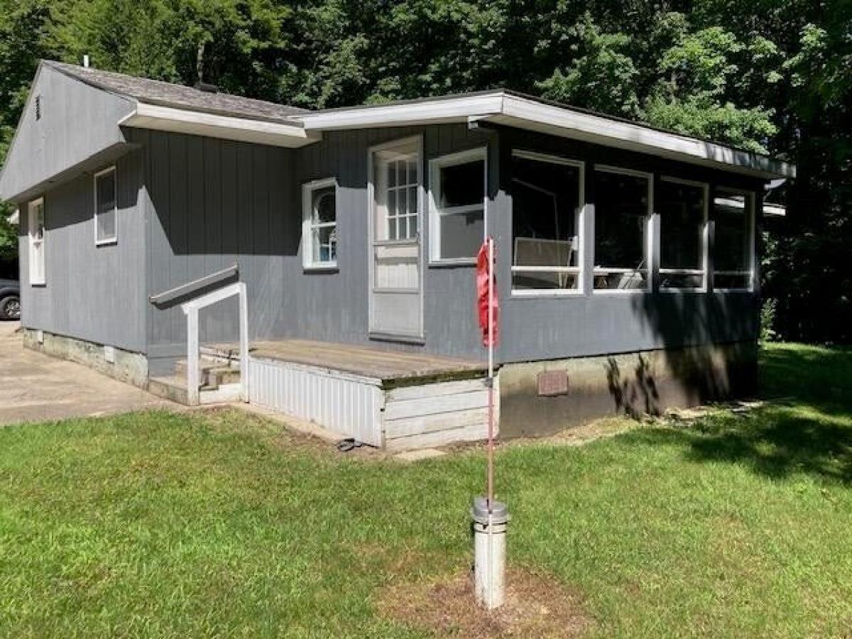 Picture of Home For Sale in Six Lakes, Michigan, United States