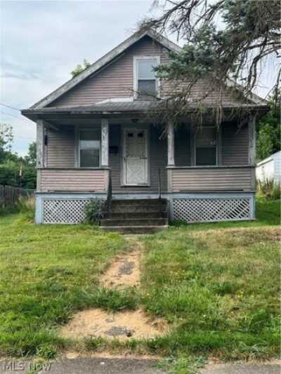 Home For Sale in Struthers, Ohio