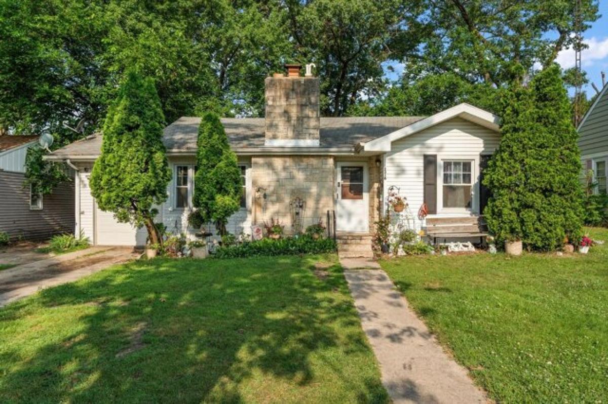 Picture of Home For Sale in Lake Station, Indiana, United States