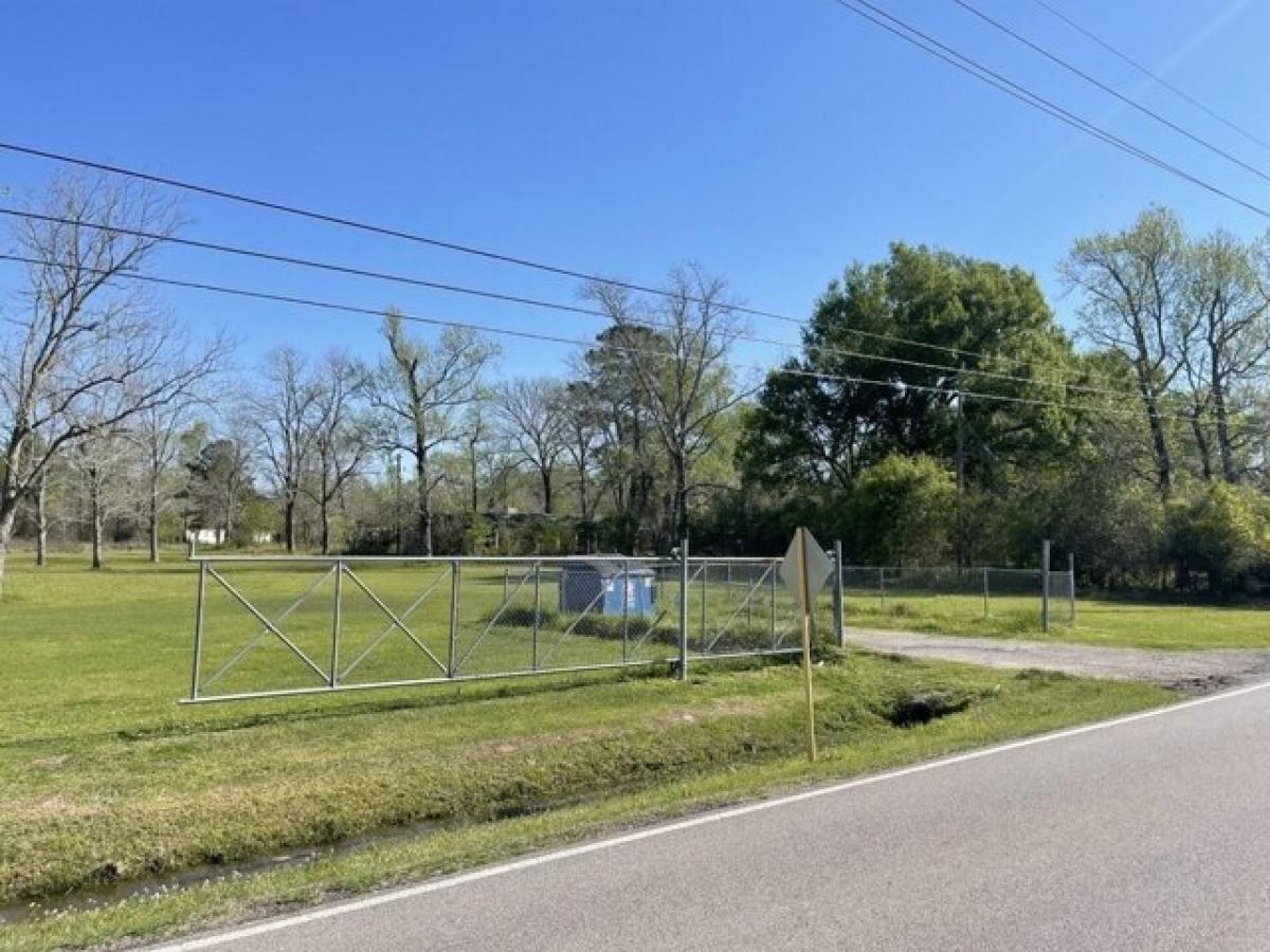 Picture of Residential Land For Sale in Huffman, Texas, United States