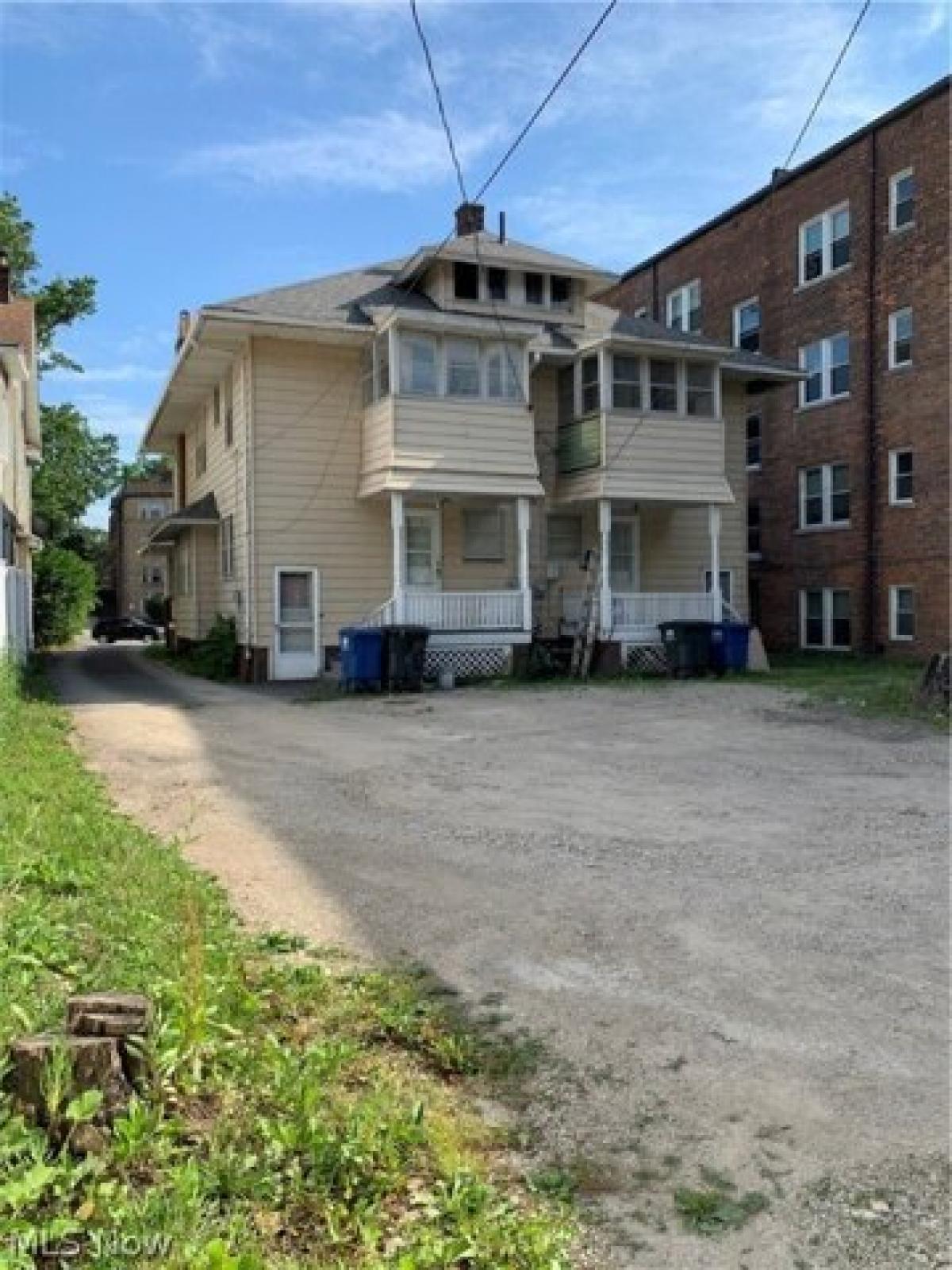 Picture of Home For Sale in Lakewood, Ohio, United States