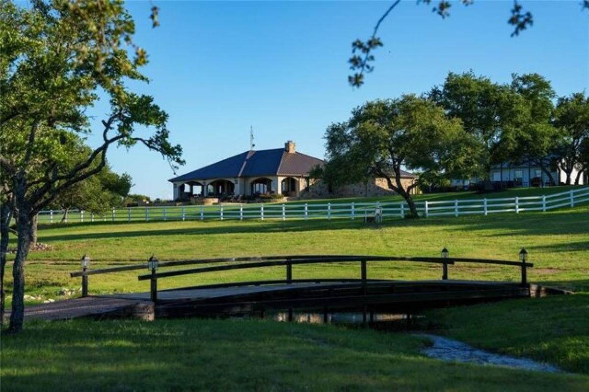 Picture of Home For Sale in Burnet, Texas, United States