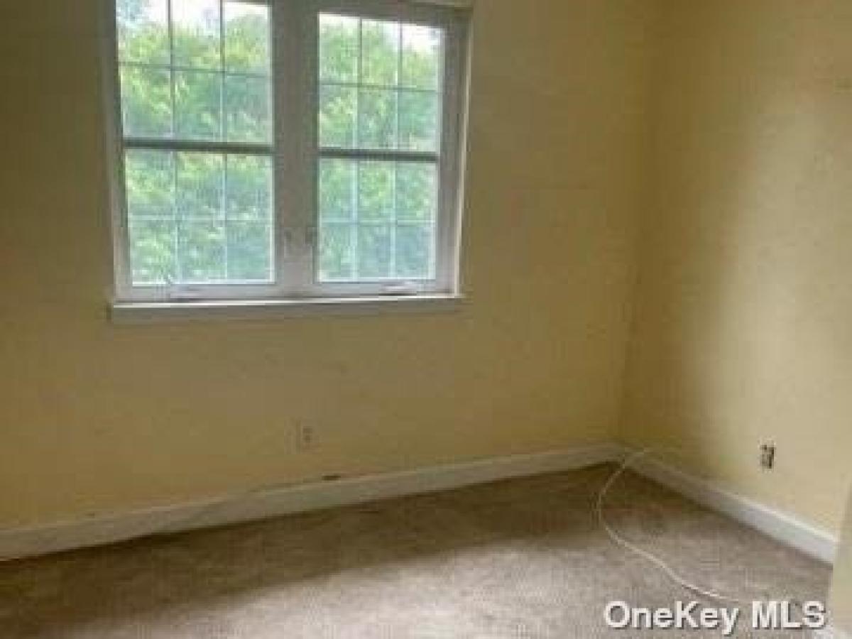 Picture of Home For Rent in Riverhead, New York, United States