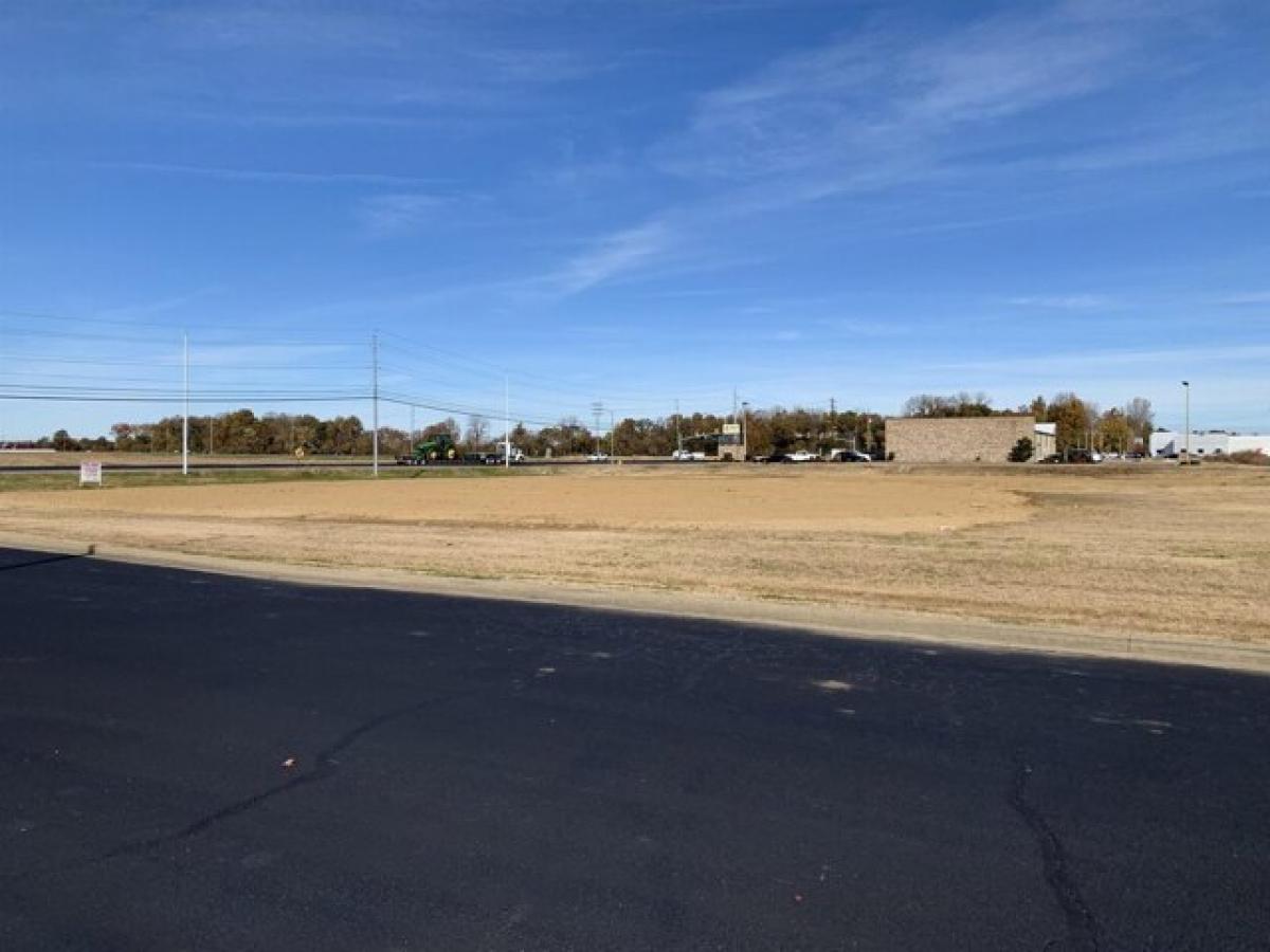 Picture of Residential Land For Sale in Dyersburg, Tennessee, United States