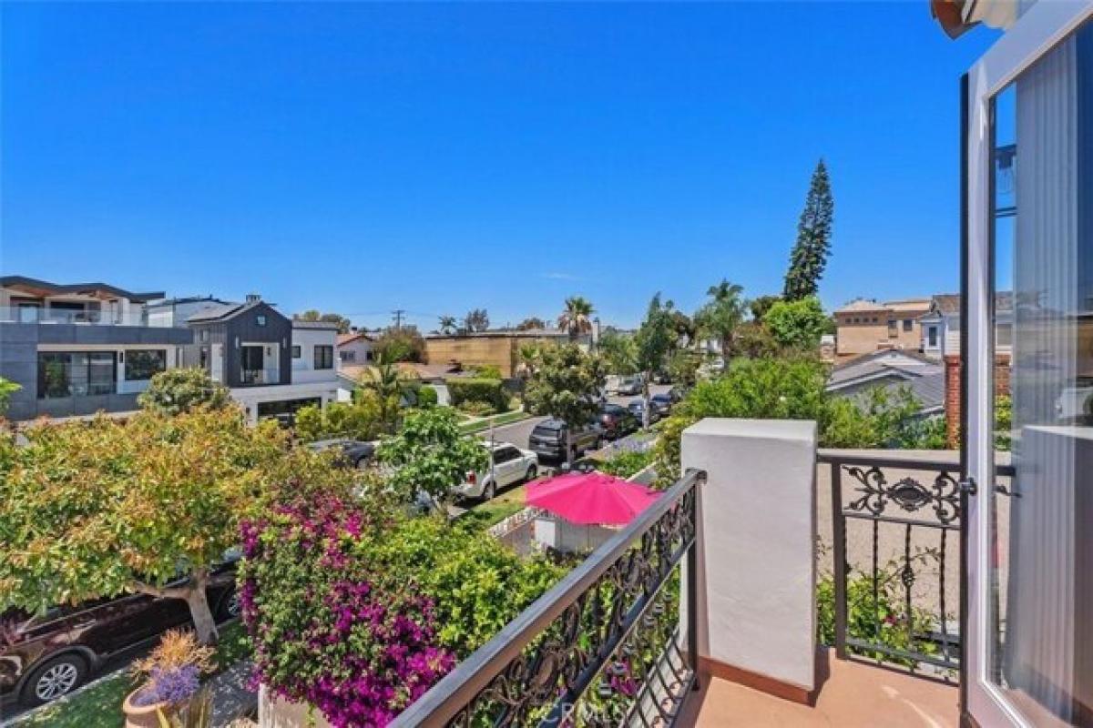 Picture of Home For Sale in Corona del Mar, California, United States