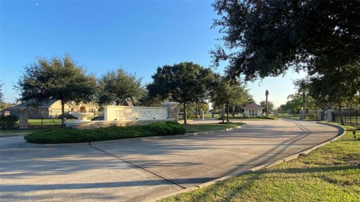 Picture of Residential Land For Sale in Beach City, Texas, United States