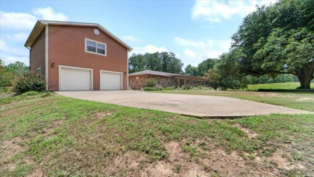 Picture of Home For Sale in Wiggins, Mississippi, United States