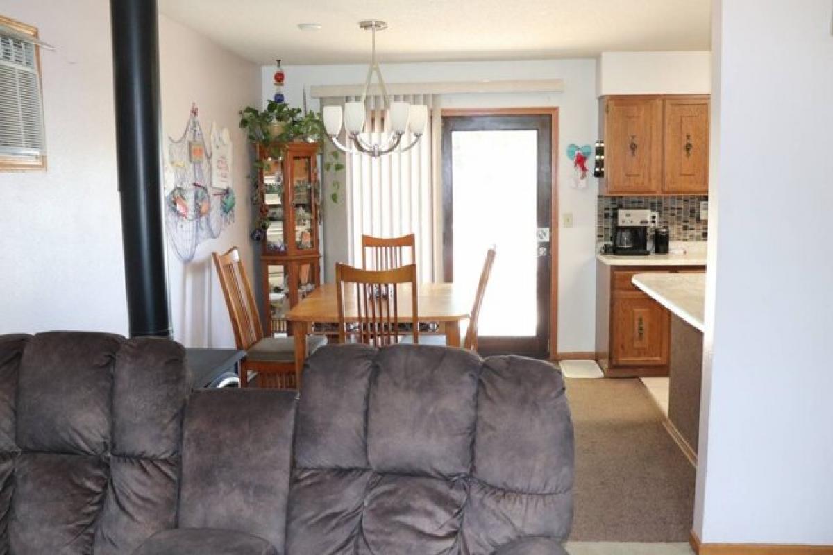 Picture of Home For Sale in Winner, South Dakota, United States