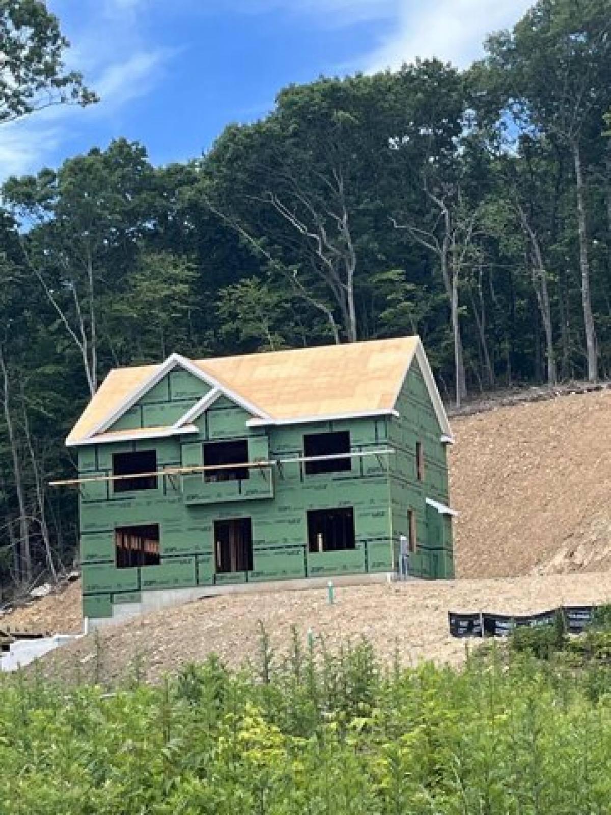 Picture of Home For Sale in Middlebury, Connecticut, United States