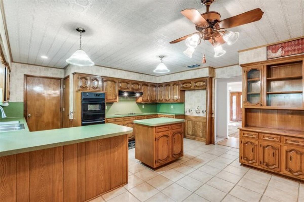 Picture of Home For Sale in Lancaster, Texas, United States