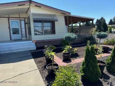 Home For Sale in Grandview, Washington