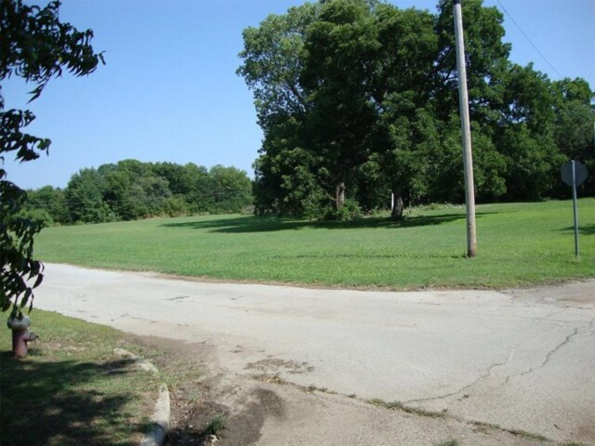 Picture of Residential Land For Sale in Okmulgee, Oklahoma, United States