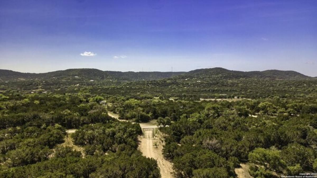 Picture of Residential Land For Sale in Pipe Creek, Texas, United States