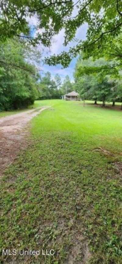 Home For Sale in Saucier, Mississippi