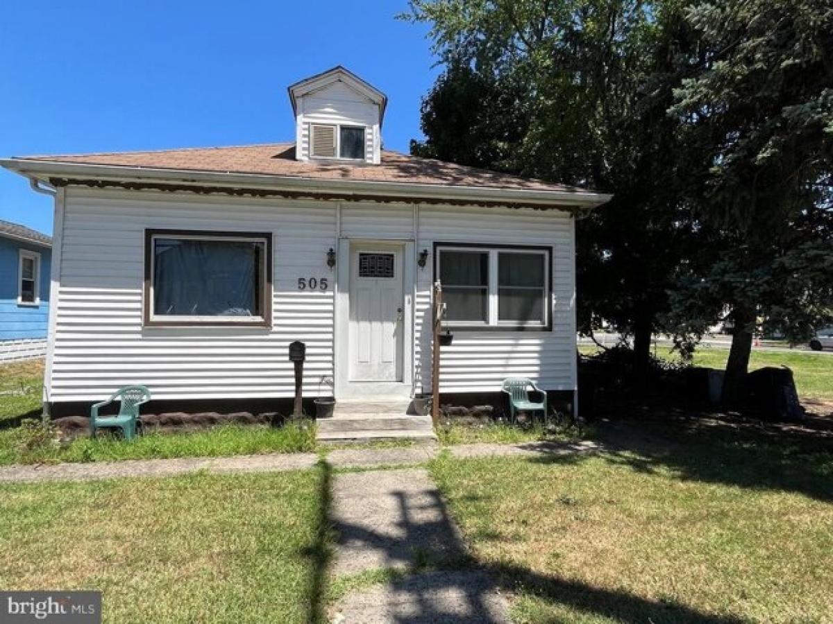 Picture of Home For Sale in Gloucester City, New Jersey, United States