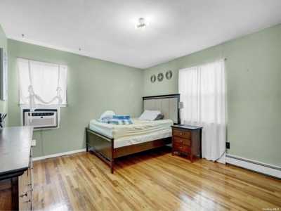 Home For Sale in Malverne, New York