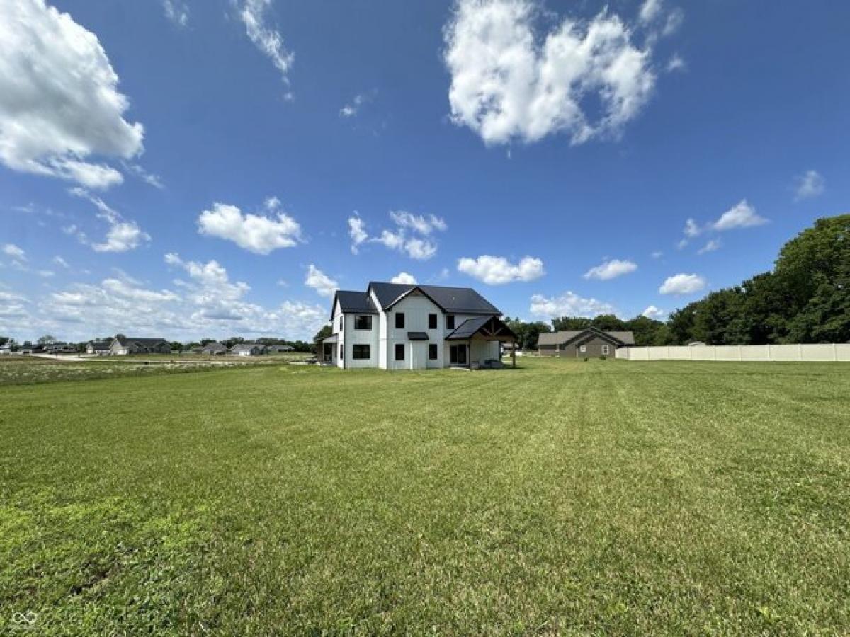 Picture of Home For Sale in Crawfordsville, Indiana, United States