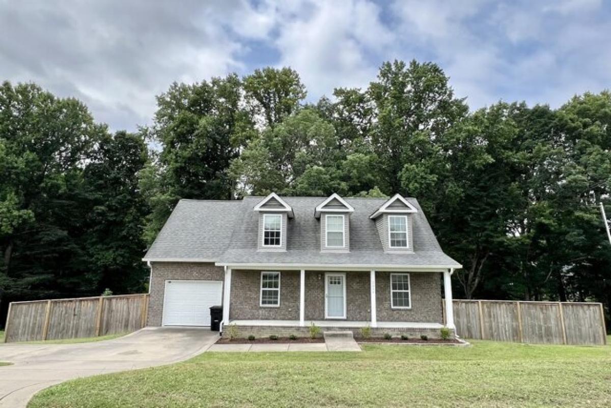 Picture of Home For Sale in Westmoreland, Tennessee, United States