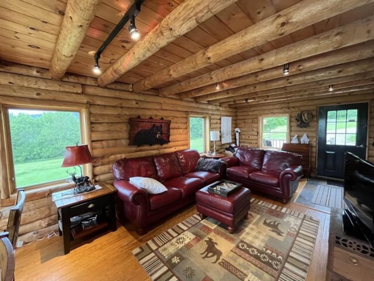 Picture of Home For Sale in Ludlow, Vermont, United States