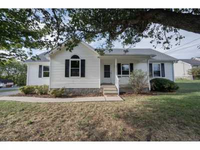 Home For Sale in Rockvale, Tennessee