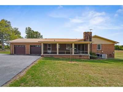 Home For Sale in Smithville, Tennessee