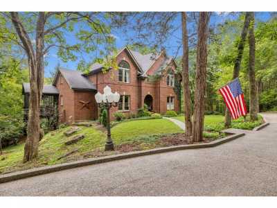 Home For Sale in Brentwood, Tennessee