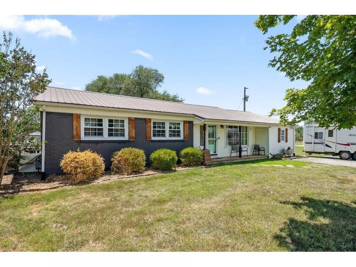 Picture of Home For Sale in Walling, Tennessee, United States