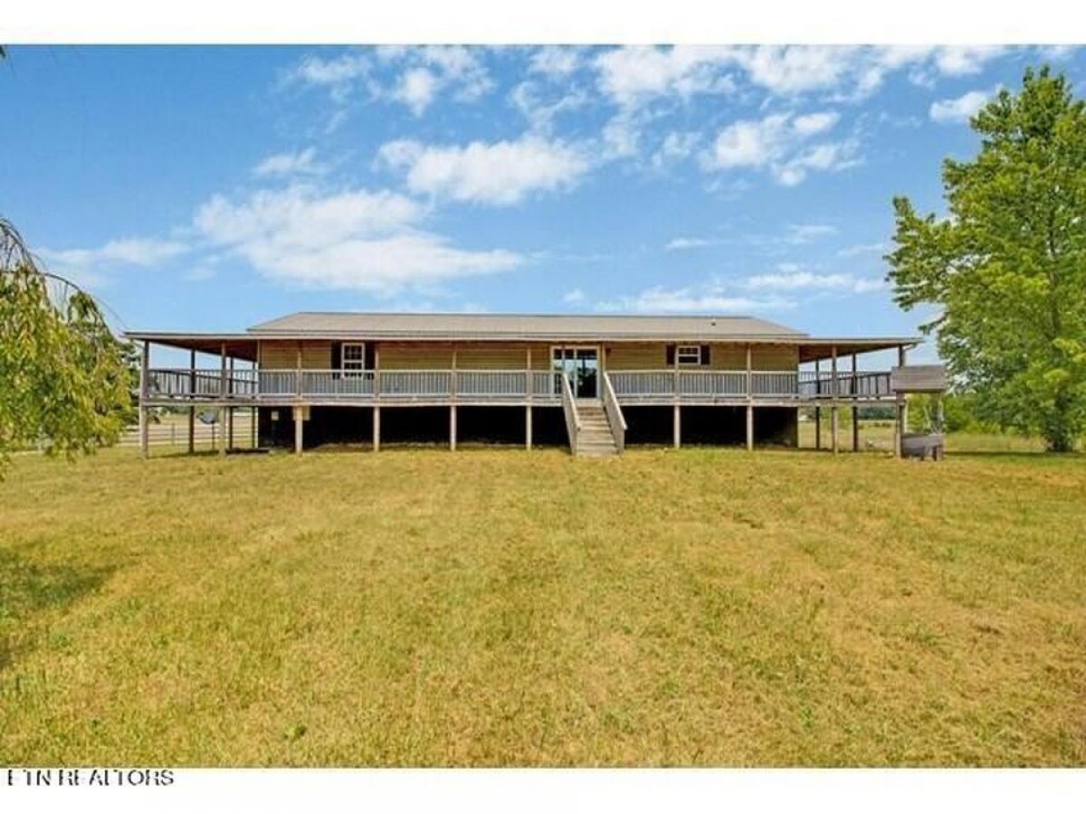 Picture of Home For Sale in Deer Lodge, Tennessee, United States