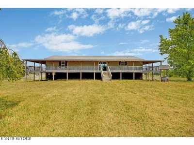 Home For Sale in Deer Lodge, Tennessee