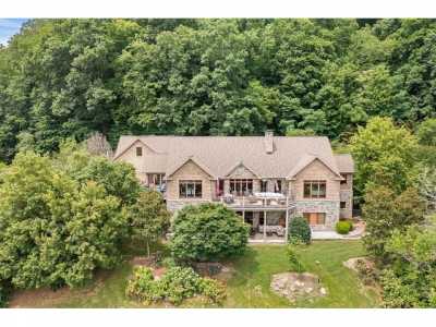 Home For Sale in Silver Point, Tennessee