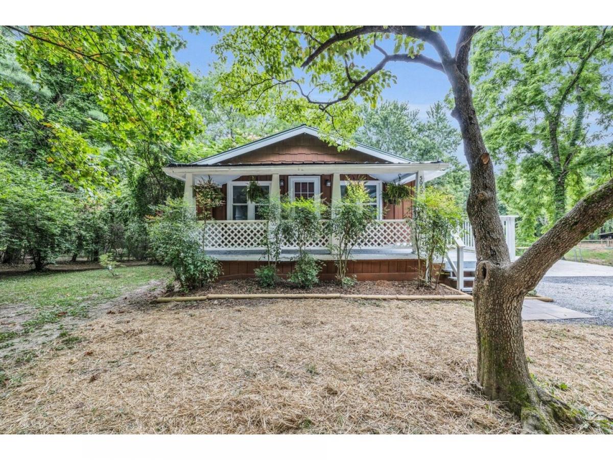 Picture of Home For Sale in Signal Mountain, Tennessee, United States