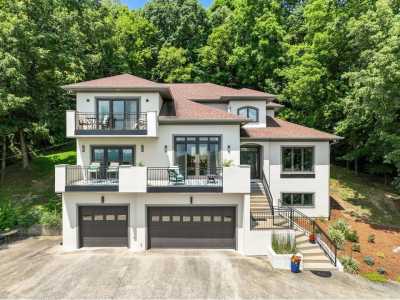 Home For Sale in Brentwood, Tennessee