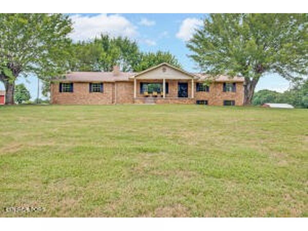 Picture of Home For Sale in Clarkrange, Tennessee, United States