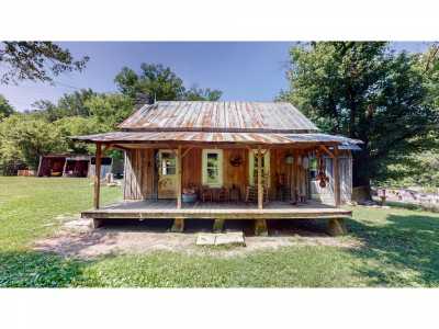 Home For Sale in Bradyville, Tennessee