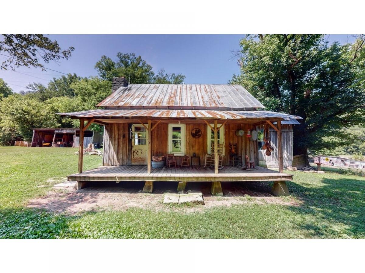 Picture of Home For Sale in Bradyville, Tennessee, United States