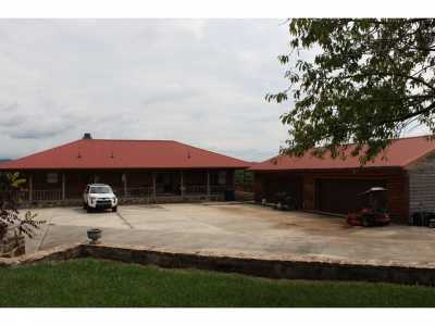 Home For Sale in Quebeck, Tennessee