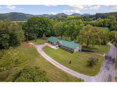 Home For Sale in Liberty, Tennessee