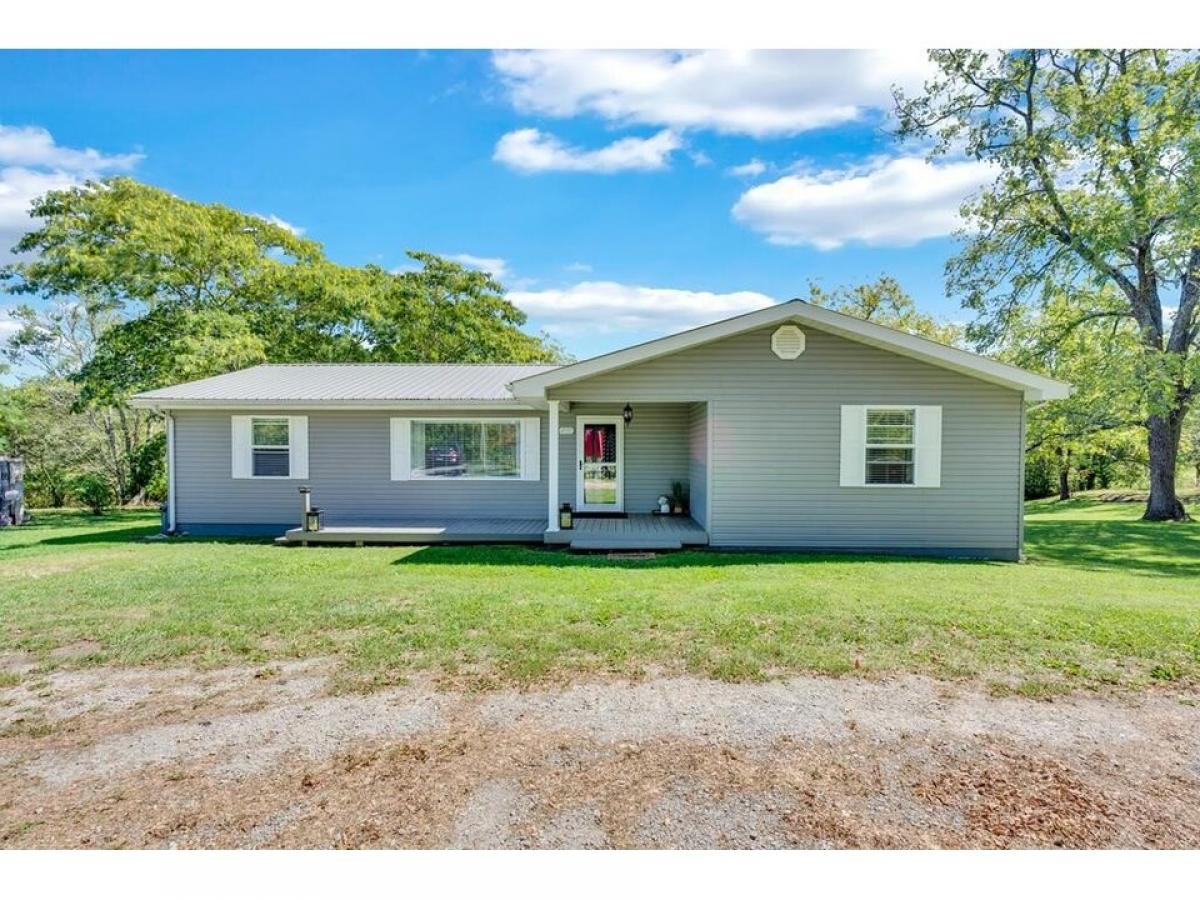 Picture of Home For Sale in Clarkrange, Tennessee, United States