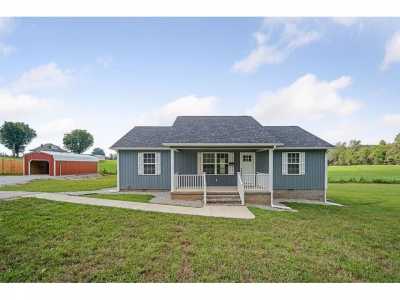 Home For Sale in Doyle, Tennessee