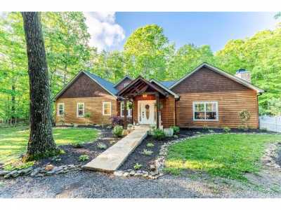 Home For Sale in Monterey, Tennessee