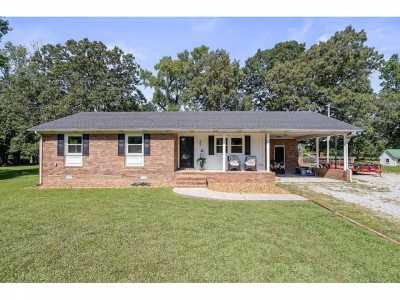 Home For Sale in Baxter, Tennessee