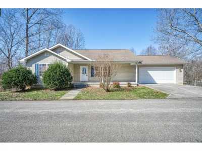 Home For Sale in Byrdstown, Tennessee