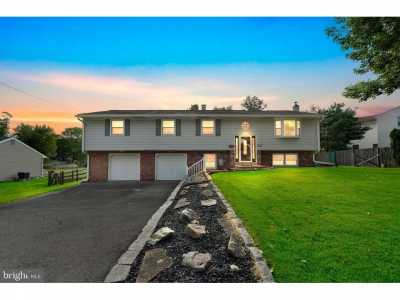 Home For Sale in Willow Grove, Pennsylvania