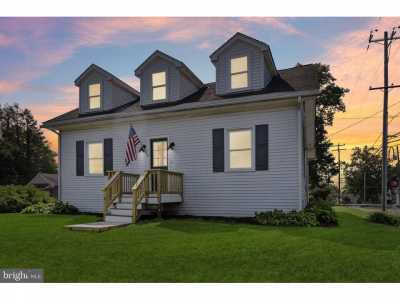 Home For Sale in Warminster, Pennsylvania