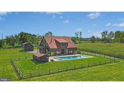 Home For Sale in Riegelsville, Pennsylvania