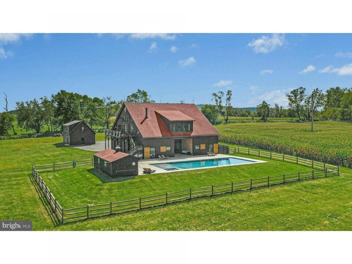 Picture of Home For Sale in Riegelsville, Pennsylvania, United States