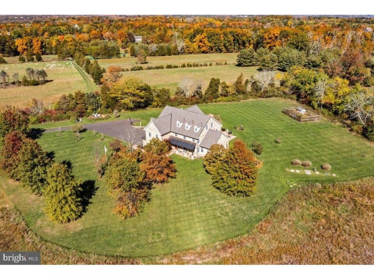 Picture of Home For Sale in Pipersville, Pennsylvania, United States