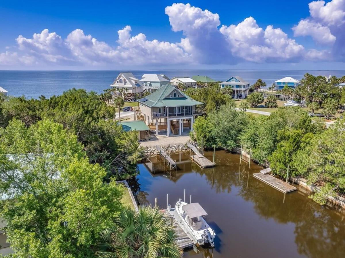 Picture of Home For Sale in Crawfordville, Florida, United States